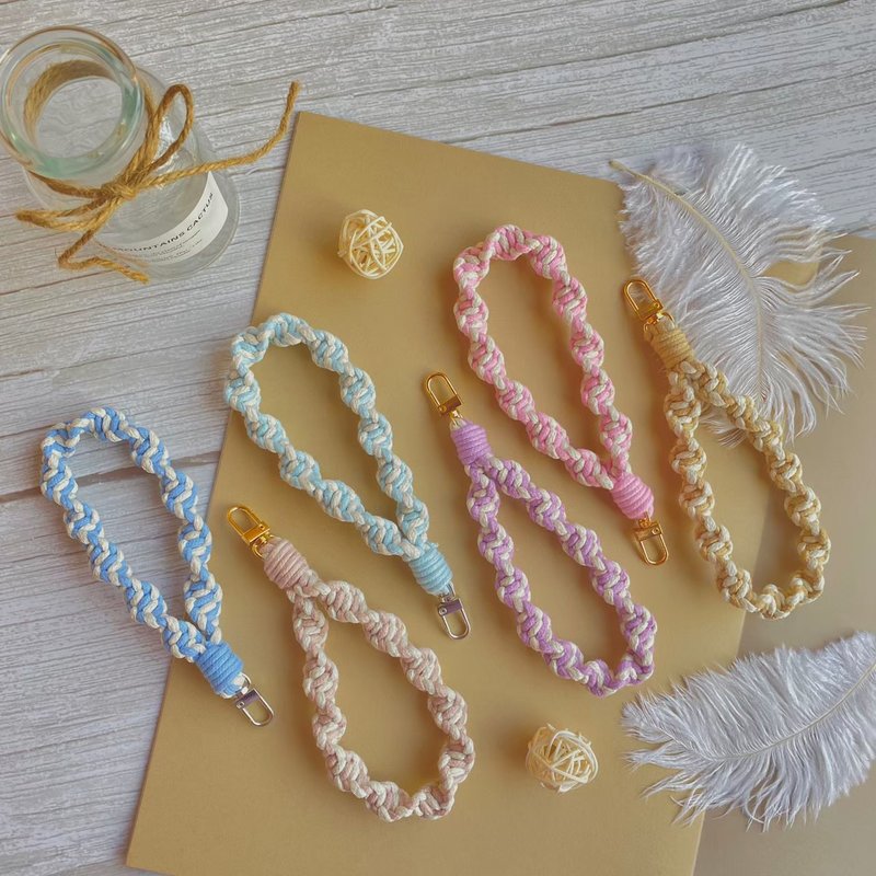 Handmade Phone / Card holder Macramé Lanyard【Bicolor Spiral】 - เชือก/สายคล้อง - ผ้าฝ้าย/ผ้าลินิน หลากหลายสี