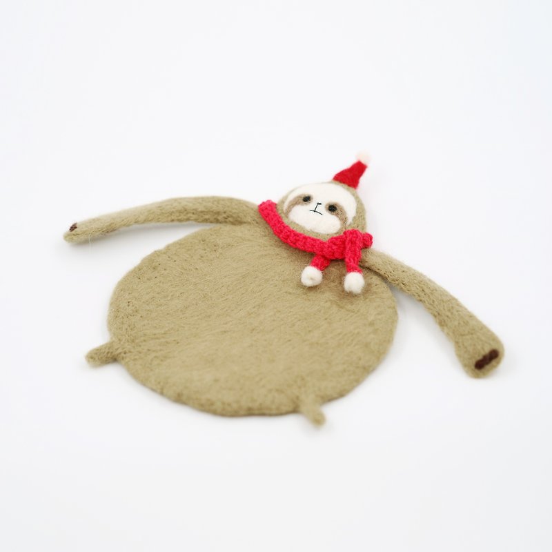 X'MAS Christmas Limited - flattened sloth coaster + small scarf Christmas hat - ที่รองแก้ว - ขนแกะ สีกากี