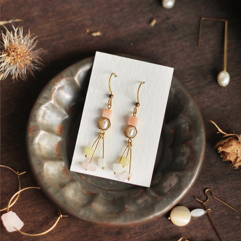 Natural stone small geometric brass earrings - peach pineapple snow cheese - Earrings & Clip-ons - Jade Pink