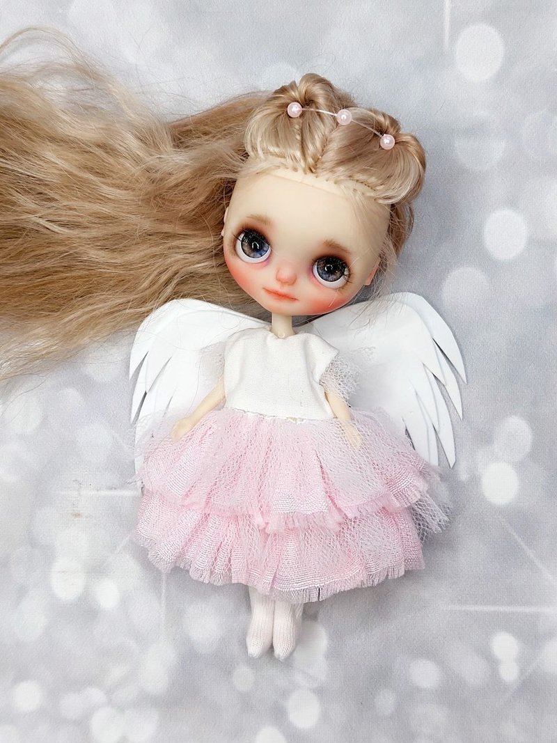 Miniature angel doll. Sad Petite Blythe. - 公仔/玩偶 - 塑膠 白色
