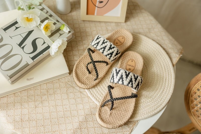 Vivian Vpada_sandals_VP-E106 Embroidery Collection รองเท้าแตะส้นแบน - รองเท้าแตะ - งานปัก สึชมพู