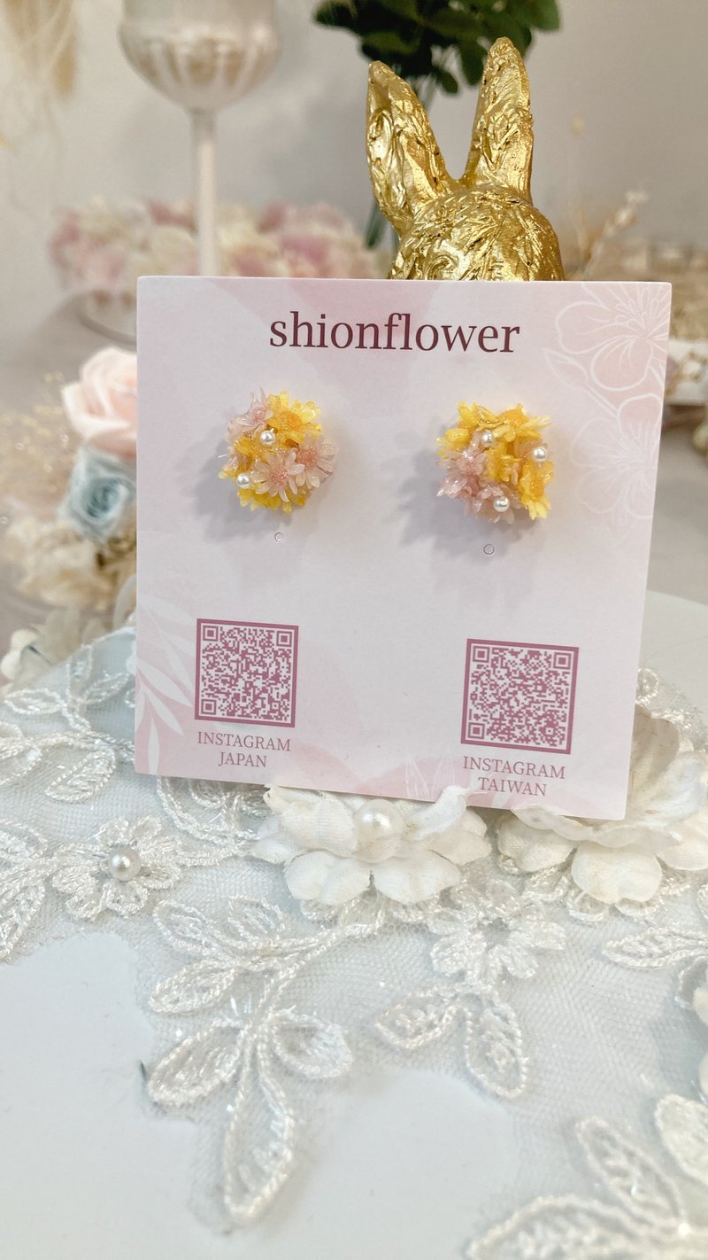 Three-dimensional flower ball earrings - Earrings & Clip-ons - Other Materials Pink