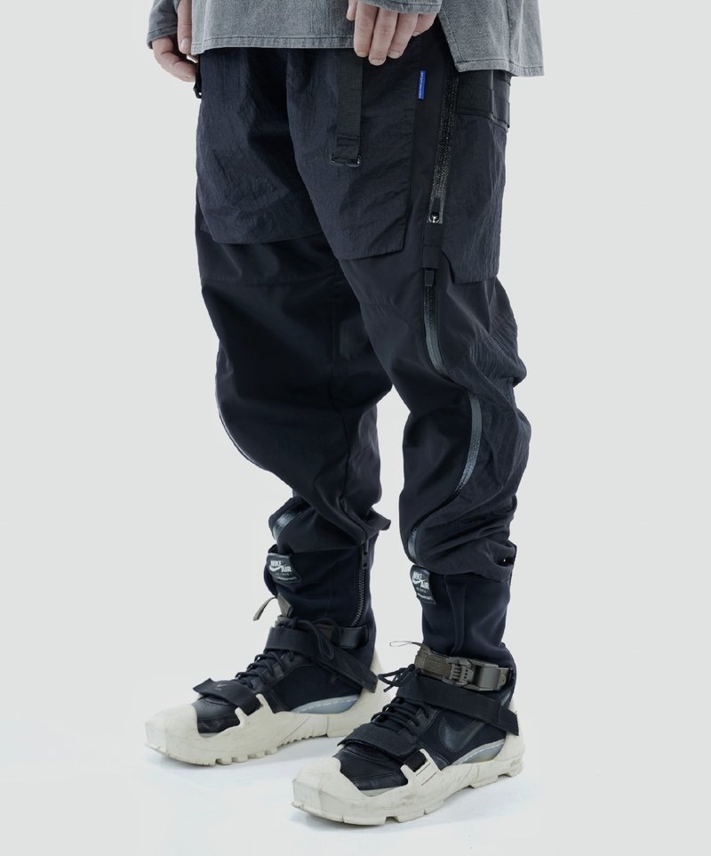 Double form zipper layered pocket functional outdoor waterproof trousers - กางเกงขายาว - วัสดุอื่นๆ สีดำ