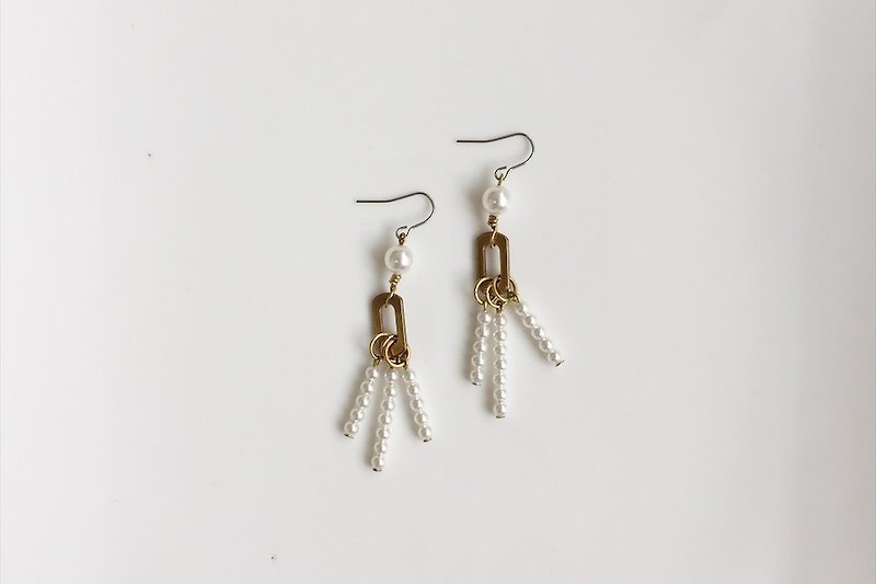 Pampering Bronze Pearl Earrings - ต่างหู - โลหะ สีทอง