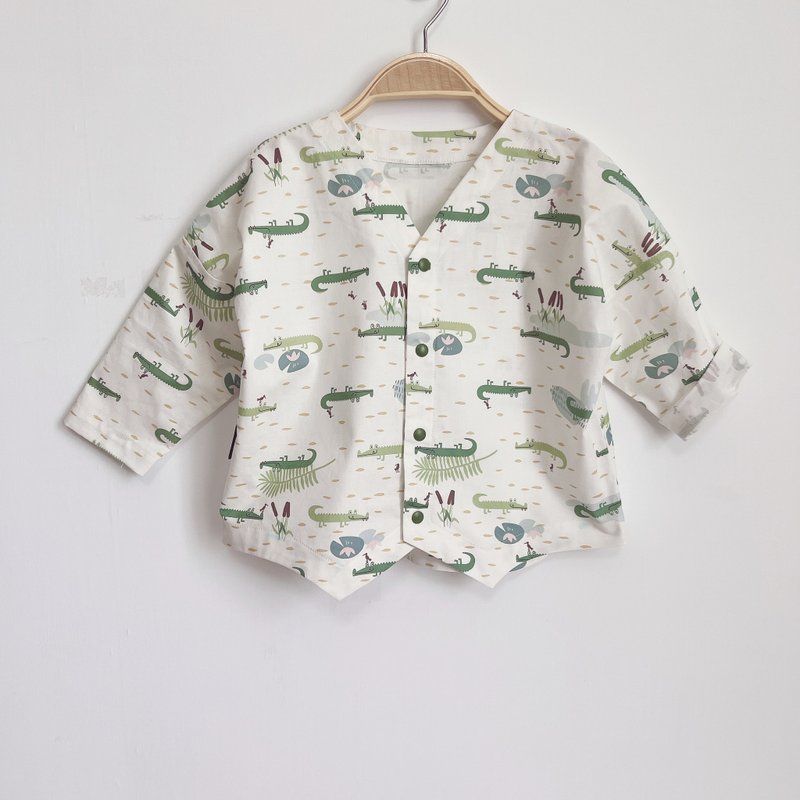 Cute little crocodile in a small city - Tops & T-Shirts - Cotton & Hemp White