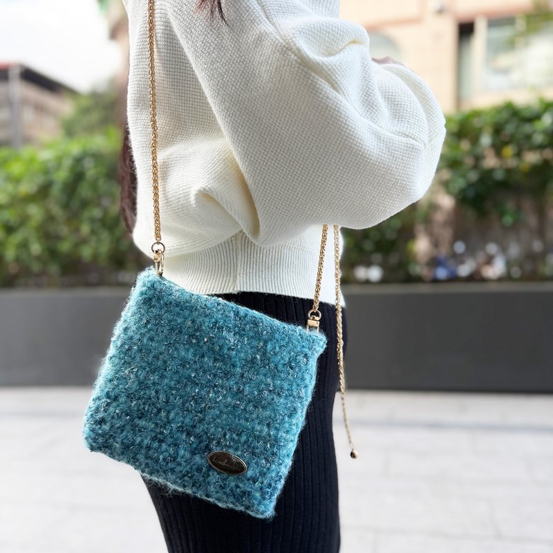 【羊毛毛手機包】深海漸層藍・手機包/小金球包/手工編織包 - 側背包/斜背包 - 羊毛 