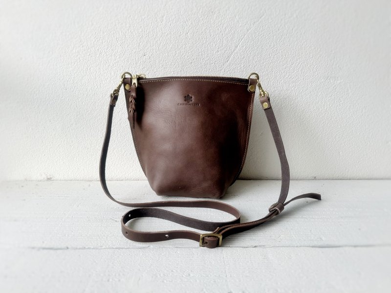 Made with the finest leather, Erbamat, this gusseted sacoche by Lettura is available in charcoal grey and is made to order. - Messenger Bags & Sling Bags - Genuine Leather Gray