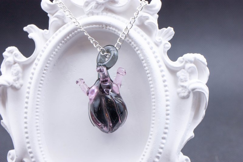 Handmade Glass Heart Necklace (Black Heart Powder) - สร้อยคอ - แก้ว สึชมพู