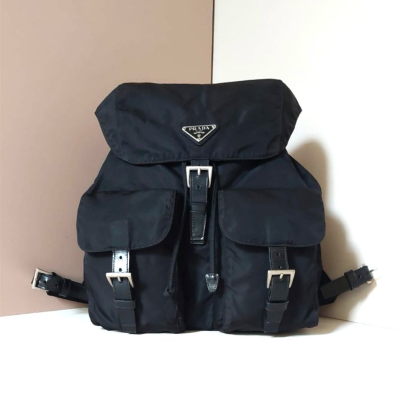 絕版古董品 Prada黑色銀標尼龍雙肩包 後背包 背囊 中古包 二手包 - 後背包/背包/書包 - 防水材質 黑色