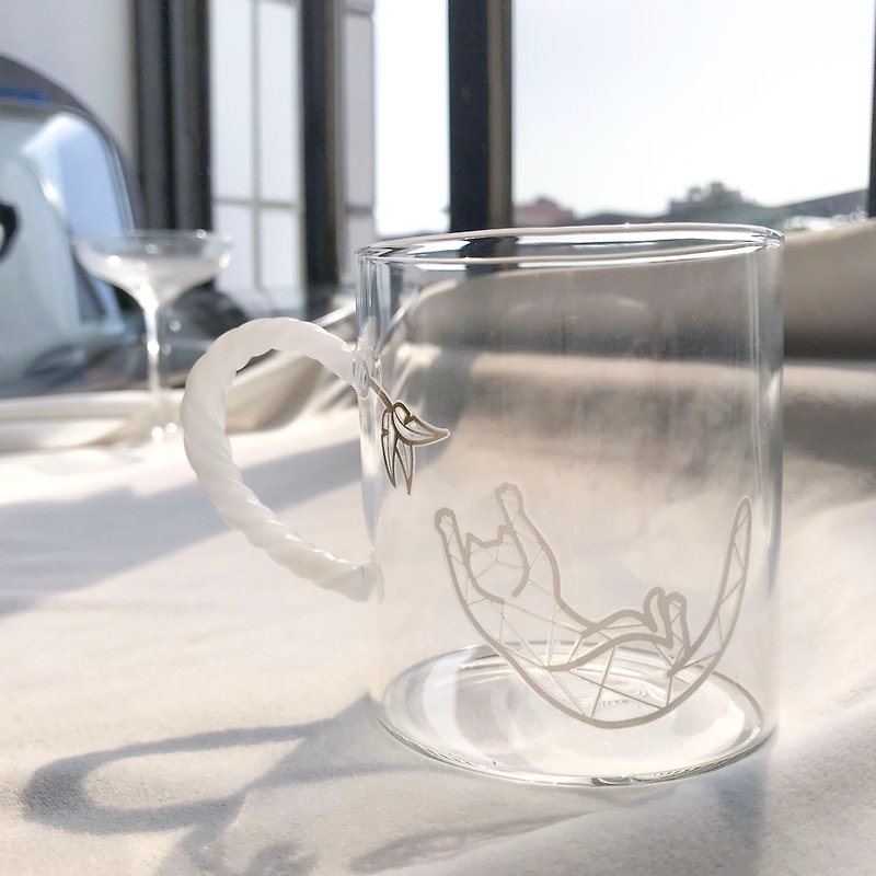 【萌寵來襲】幸福貓咪玻璃杯-戲 送軟木杯墊 - 杯子 - 玻璃 