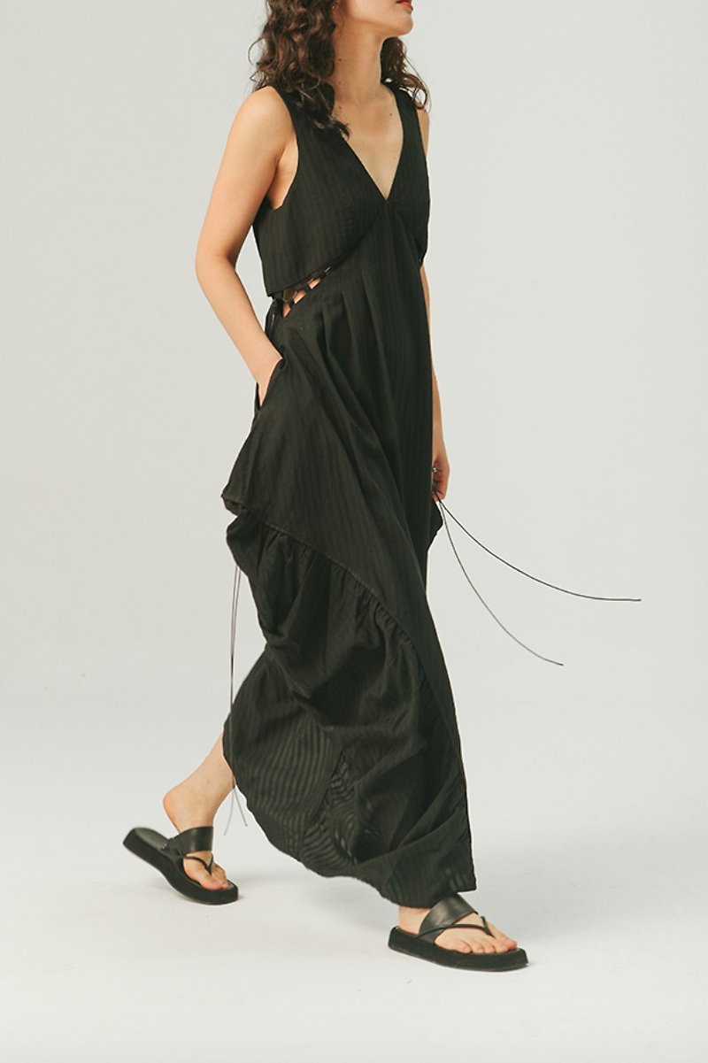 黑 深V領 不規則洋裝 碎花露背 法式 寬鬆 吊帶連身裙 - 洋裝/連身裙 - 棉．麻 黑色