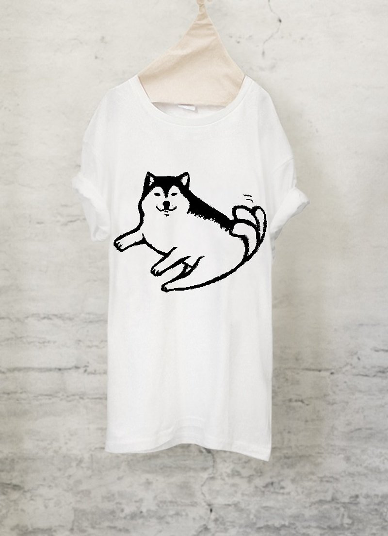 Shiba Inu T-shirt tail pretend Shiba Inu T-shirt (White / Gray) 【DOG】 - เสื้อยืดผู้หญิง - ผ้าฝ้าย/ผ้าลินิน ขาว