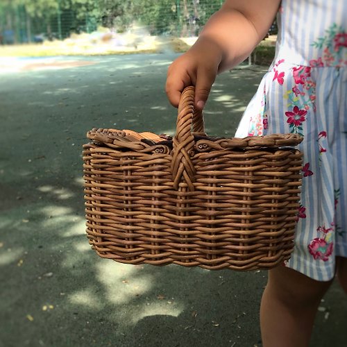 BasketsATELIER Kids picnic basket. Baby shower gift basket. Flower girl basket.