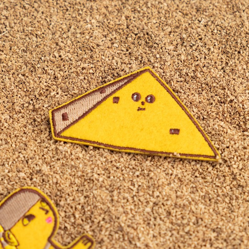 刺繡別針 / 金字塔 - 徽章/別針 - 繡線 卡其色