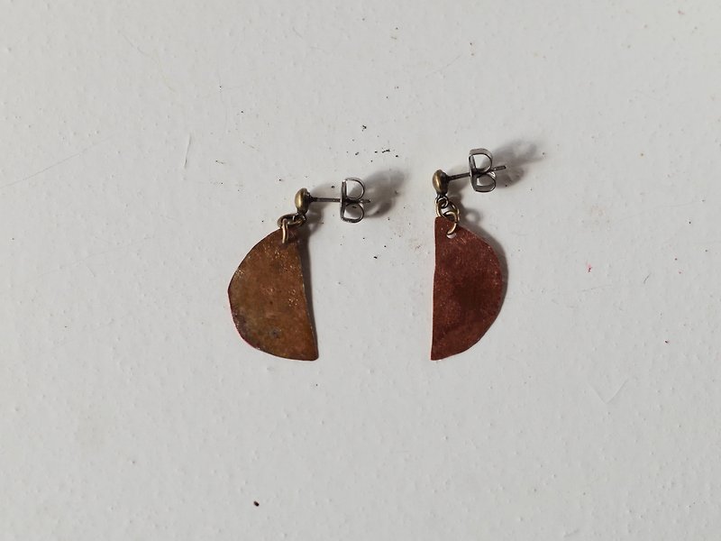half moon pierced earring (burnet copper) - Earrings & Clip-ons - Other Metals Gold