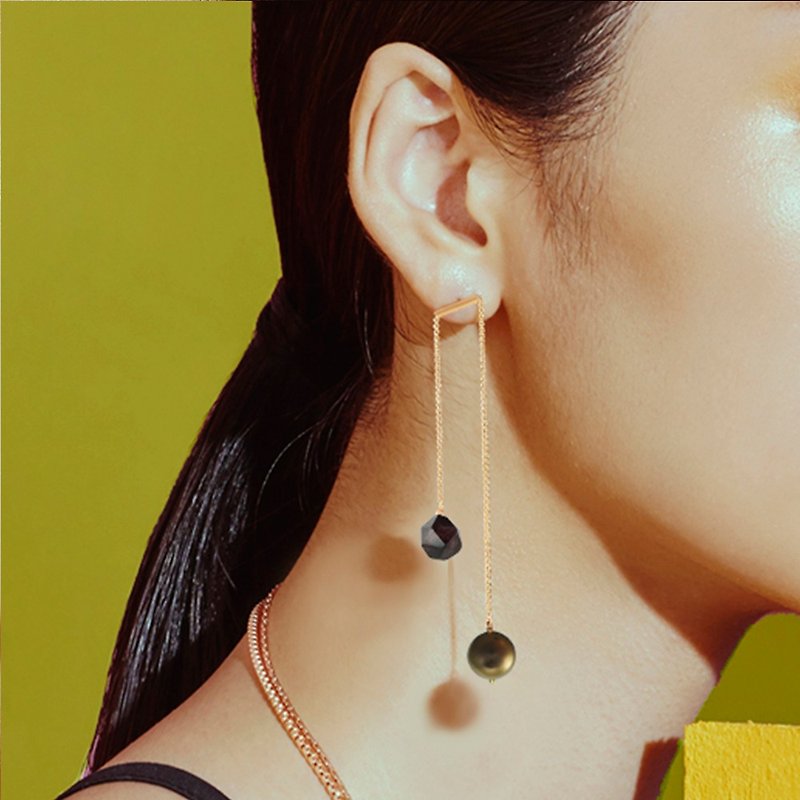 Rose gold shell beads garnets earrings - ต่างหู - โลหะ สีทอง