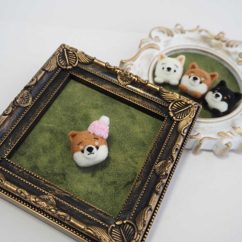 Mayu Shiba Inu and Knit Hat Brooch (Red Shiba, Black Shiba, White Shiba) - Brooches - Wool Pink