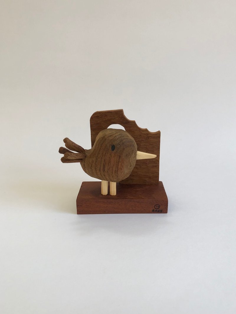 Handmade wooden carving Little Hiding Bird - 擺飾/家飾品 - 木頭 咖啡色