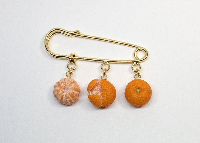 Orange triple brooch - Brooches - Clay 