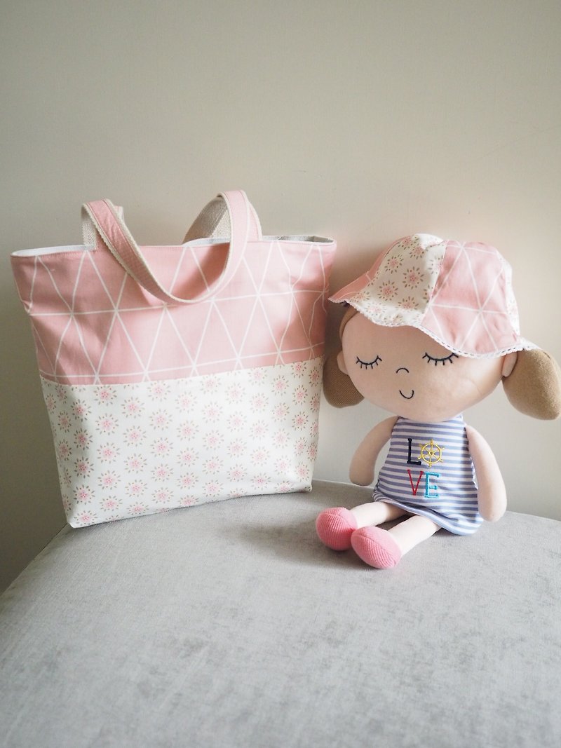 粉紅小花拼幾何三角圖案手作帆布袋及雙面拼布帽子套裝 - 側背包/斜孭袋 - 棉．麻 粉紅色