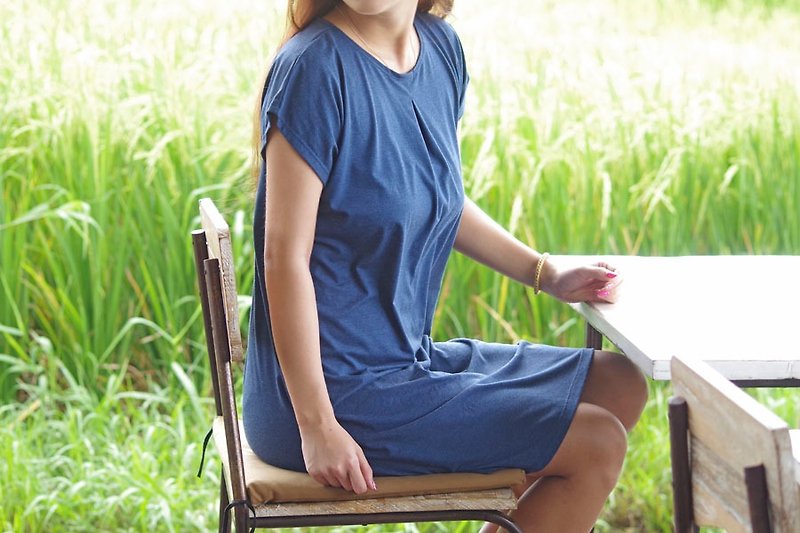 シンプルなデザインのドルマンスリーブワンピース　＜ネイビー＞ - 洋裝/連身裙 - 其他材質 藍色