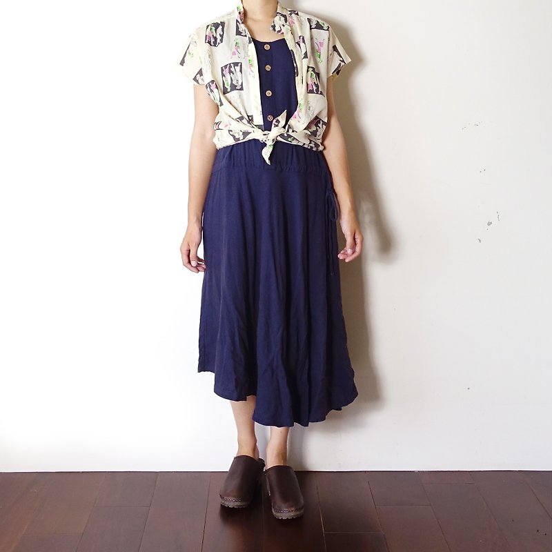 BajuTua / vintage / model totem beige drop shoulder stand collar shirt - เสื้อเชิ้ตผู้หญิง - ผ้าฝ้าย/ผ้าลินิน สีกากี