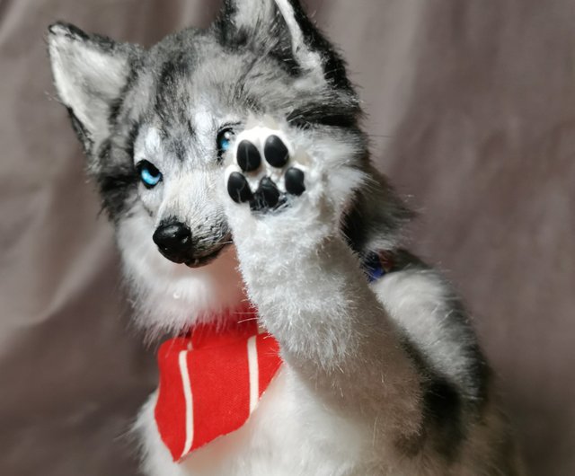 ハスキー犬のリアルな動物のぬいぐるみ！ ポーズをとれるアート