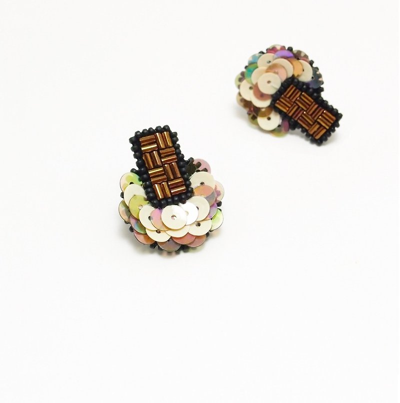 Geometric Embroidery Earrings / Antique White - Earrings & Clip-ons - Other Materials White