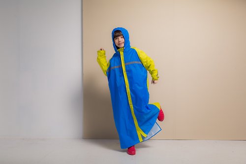 Outperform 奧德蒙雨衣專賣店 兒童頂峰背包款前開式雨衣-寶藍/芥末黃