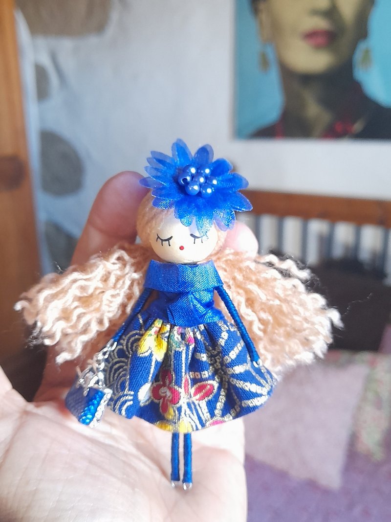 Brooch doll - 胸針/心口針 - 木頭 藍色