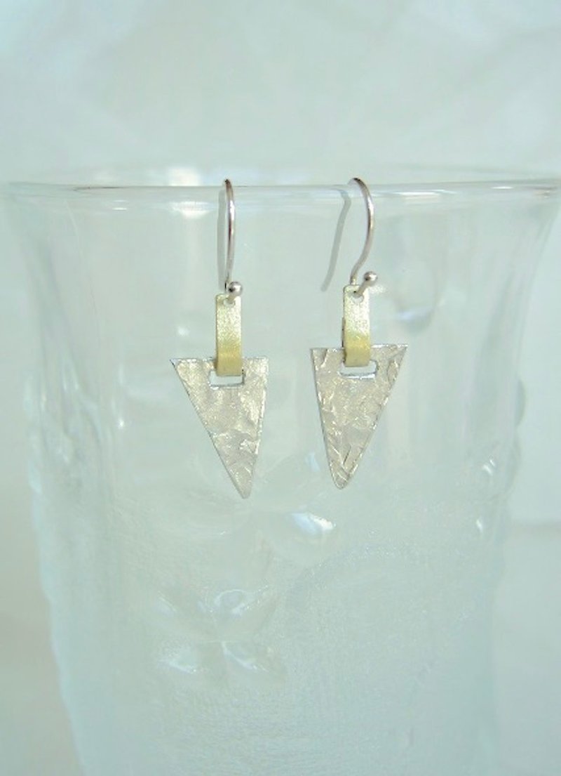 Tin Earrings / Long Triangle - ต่างหู - โลหะ สีเงิน