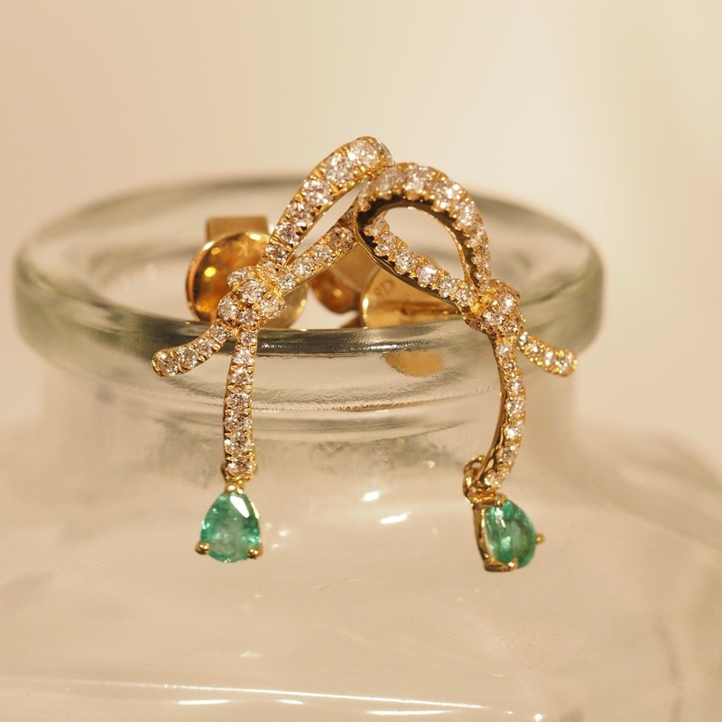 18K Gold Emerald Pear Ribbon Earrings - ต่างหู - เครื่องประดับ 