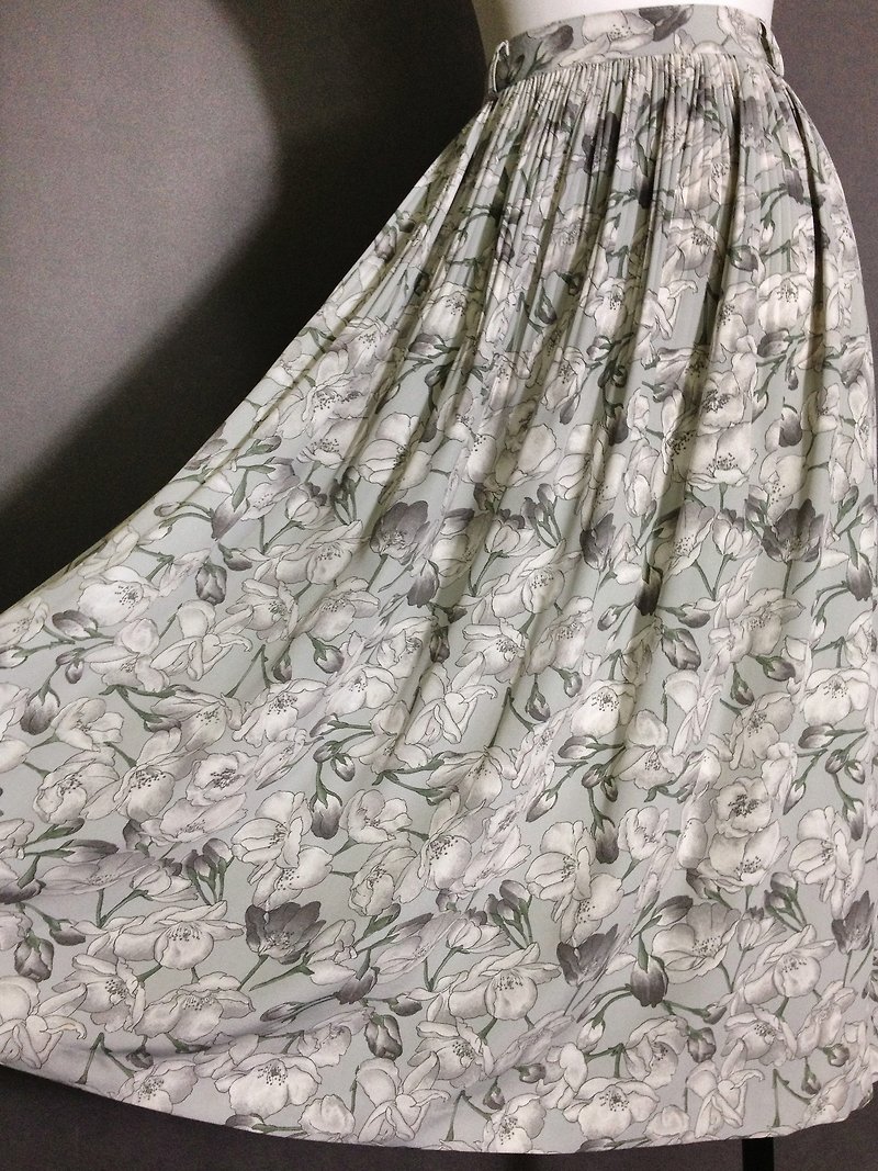 海外ときヴィンテージ【アンティークドレス/ライトグレーの花大きなスカートの気質アンティークドレス]バックVINTAGE - スカート - ポリエステル グレー