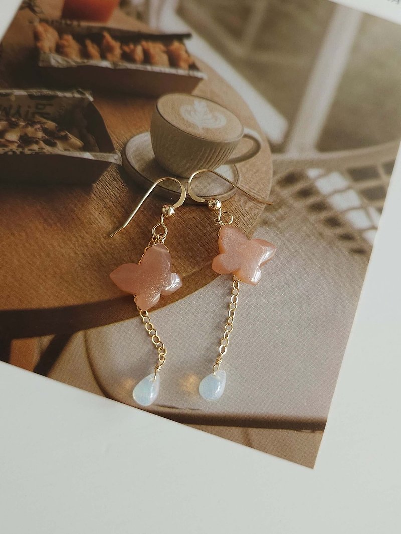Peach moonstone butterfly earrings/14kgf/commuting/temperament/elegant - Earrings & Clip-ons - Semi-Precious Stones Multicolor