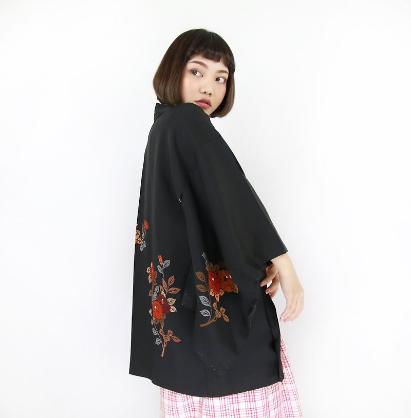 Back to Green :: Japan bring back kimono feathers warm flowers / both men and women can wear // vintage kimono (KI-124) - Women's Casual & Functional Jackets - Silk 