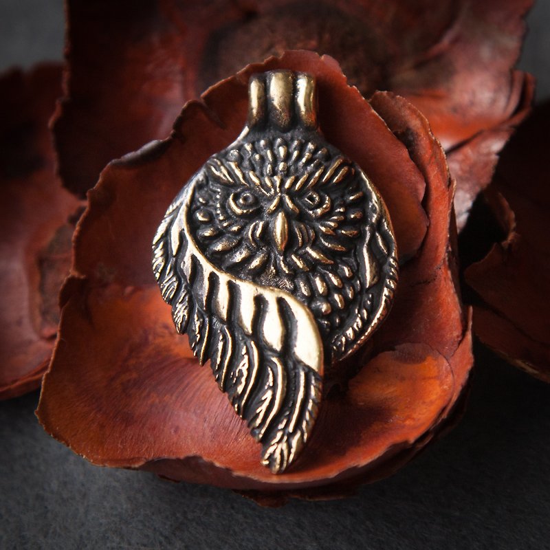 Owl pendant. Bird necklace. wisdom sign. Owl on black leather cord. Bird jewelry - 項鍊 - 其他金屬 橘色