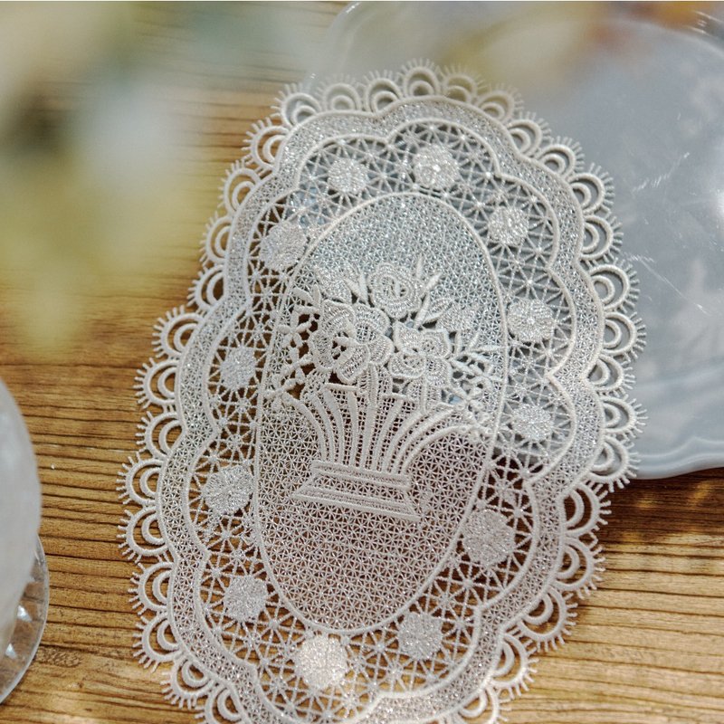 【禮物】浪漫古典水溶刺繡蕾絲桌墊-銀蔥香檳 (精緻11/豪華12件) - 擺飾/家飾品 - 繡線 多色