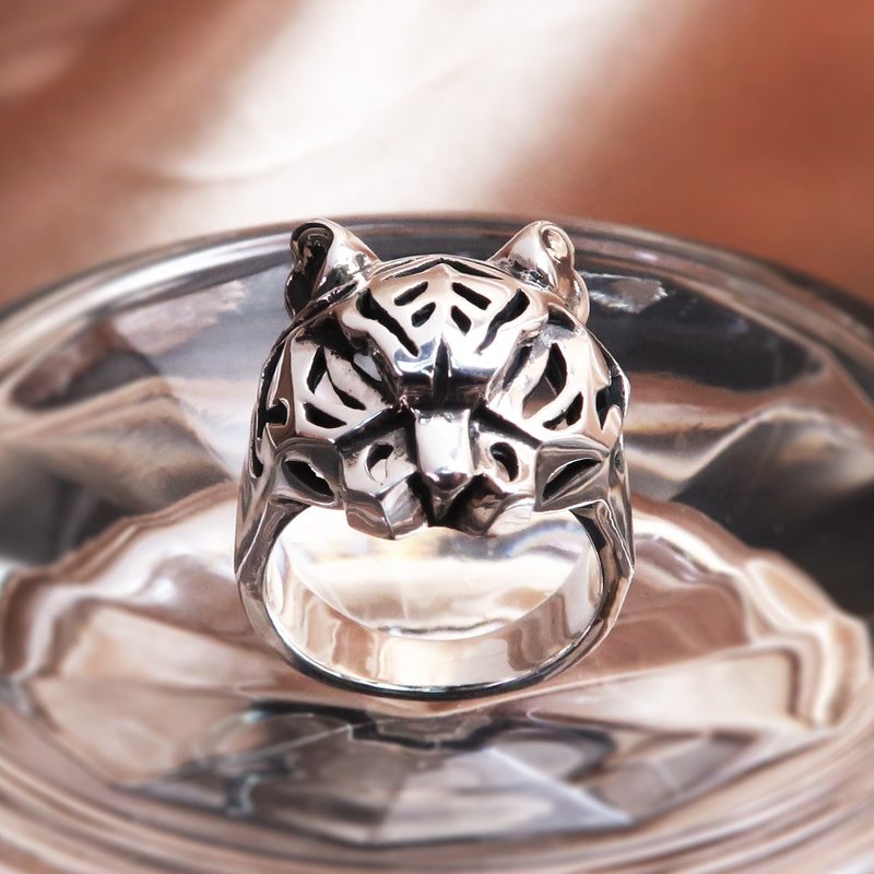 King of Beasts Tiger Silver Handmade Sterling Silver Ring - แหวนทั่วไป - เงินแท้ สีเงิน