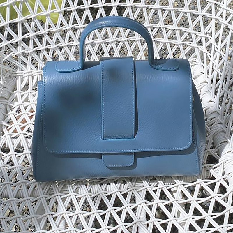 [Made in Italy] Sabrina urban handbag/crossbody bag | smoked blue - กระเป๋าแมสเซนเจอร์ - หนังแท้ สีน้ำเงิน