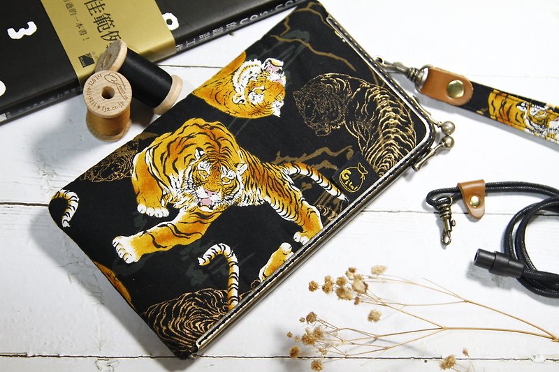 【Gi LAI】Handmade Japanese L-shaped Mouth Gold Phone Bag-Tigerタイガー - Handbags & Totes - Cotton & Hemp Blue