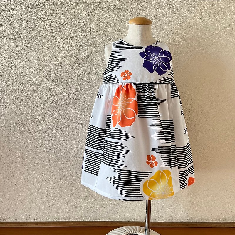 Children's Yukata modest flare dress, Tale of Genji flower lover and black lines, white background, 80-130 sizes, made to order - Skirts - Cotton & Hemp White