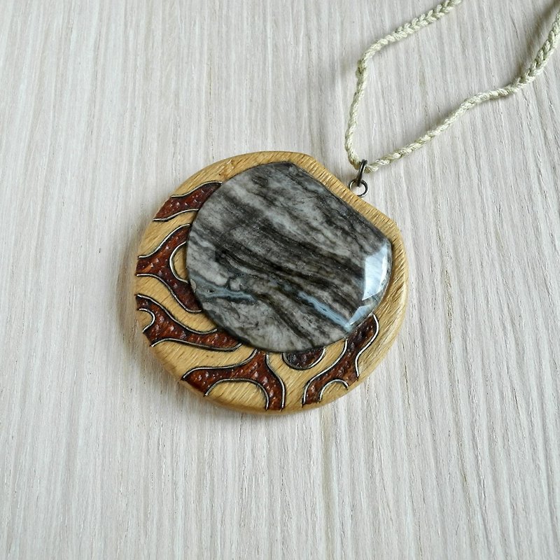 Wood necklace with agate - 項鍊 - 木頭 多色