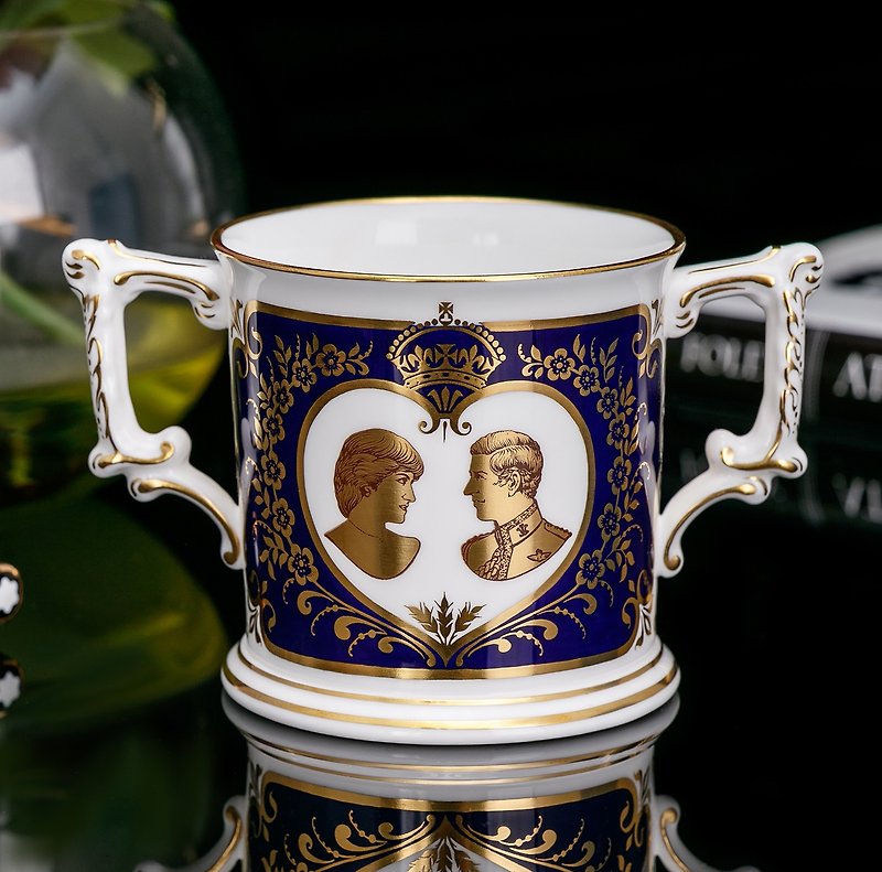 Royal Crown Derby King of Wales 1981 Limited Bone China Mug Wedding Couple Coffee Cup - แก้วมัค/แก้วกาแฟ - เครื่องลายคราม 