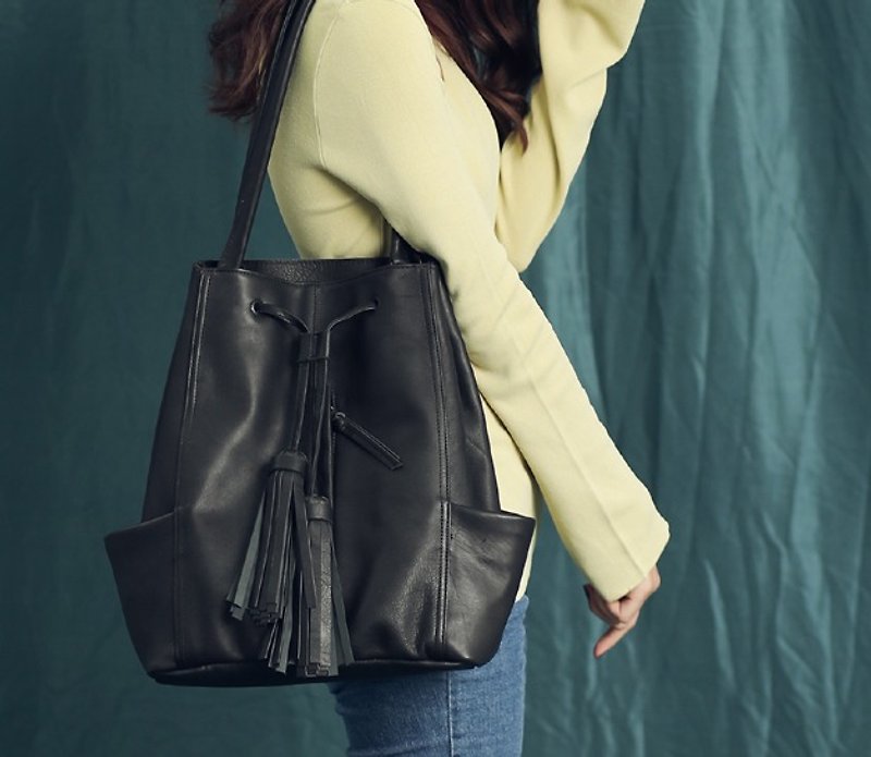 Leather large tassel bucket type portable leather shoulder bag black - Messenger Bags & Sling Bags - Genuine Leather Black