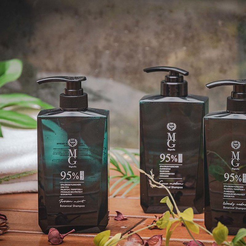 [MG Magnolia] 95% Natural Plant Extract EU Fragrance Hypoallergenic Cooling Dual Oil Control Shampoo 500ml - แชมพู - สารสกัดไม้ก๊อก สีเขียว