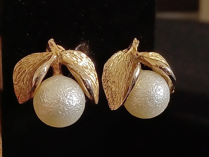vintage jewelry antique clip earrings pearl fruit - ต่างหู - โลหะ 