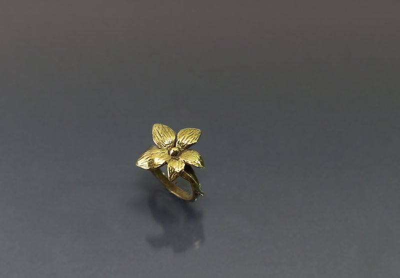 花系列-花瓣設計黃銅戒 - 戒指 - 銅/黃銅 綠色