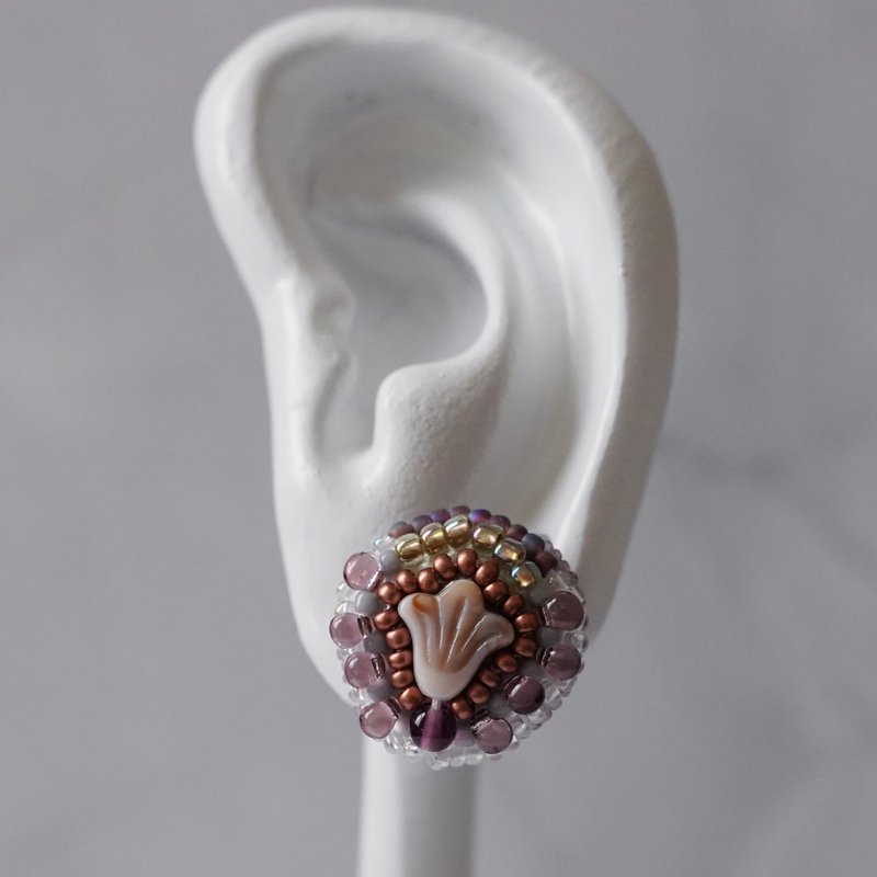 おしゃべりなピアス・イヤリング58, ブラウン×パープルのまる刺繍×大ぶり×選べる金具×一点もの×サージカルステンレス - 耳環/耳夾/耳骨夾 - 塑膠 紫色
