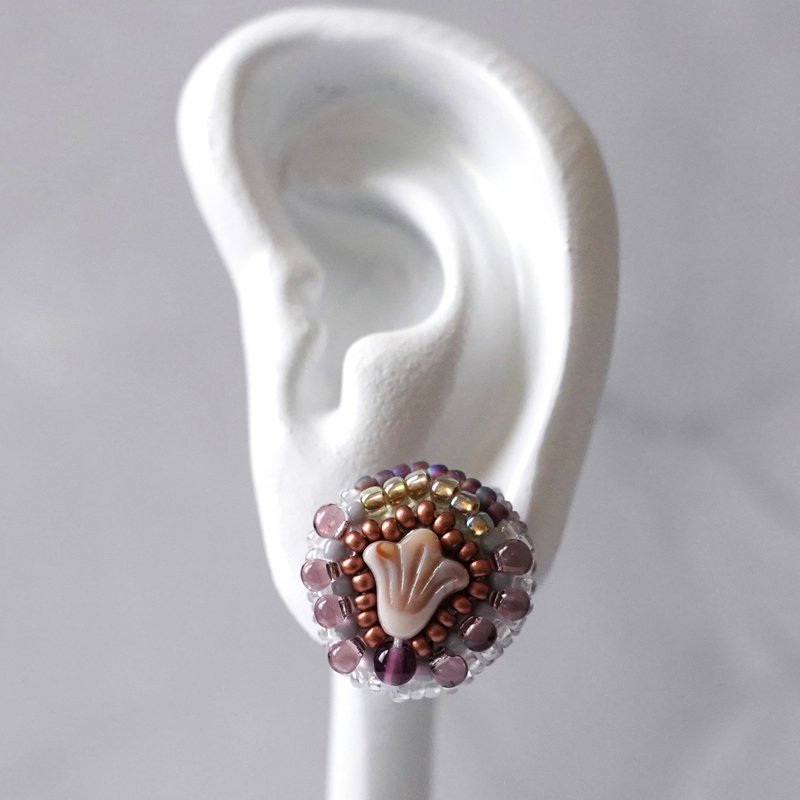 おしゃべりなピアス・イヤリング58, ブラウン×パープルのまる刺繍×大ぶり×選べる金具×一点もの×サージカルステンレス - 耳環/耳夾/耳骨夾 - 塑膠 紫色