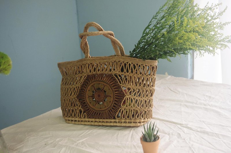 Antique bag - Japanese rattan picnic woven bag - กระเป๋าถือ - วัสดุอื่นๆ สีกากี